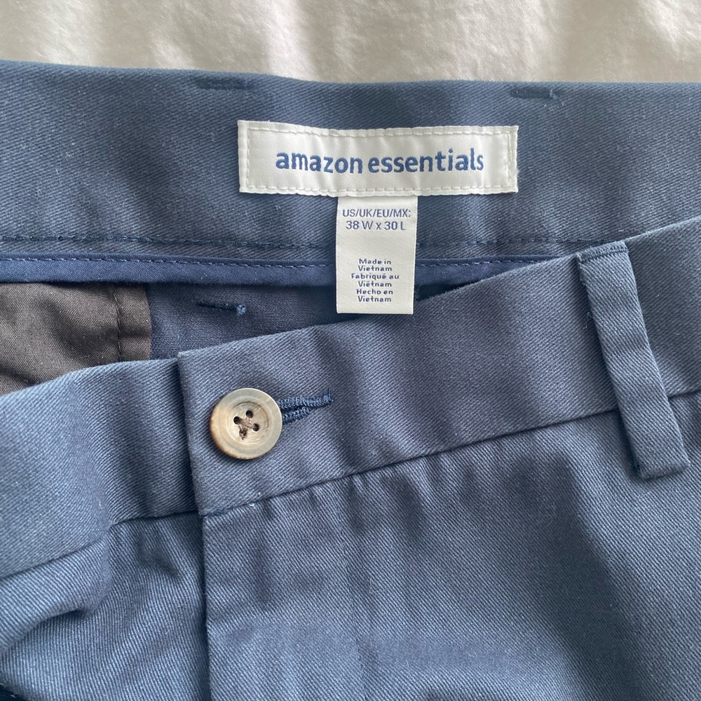 Men’s Amazon Essentials Navy Blue Pant.38w x 30 L. NWT.